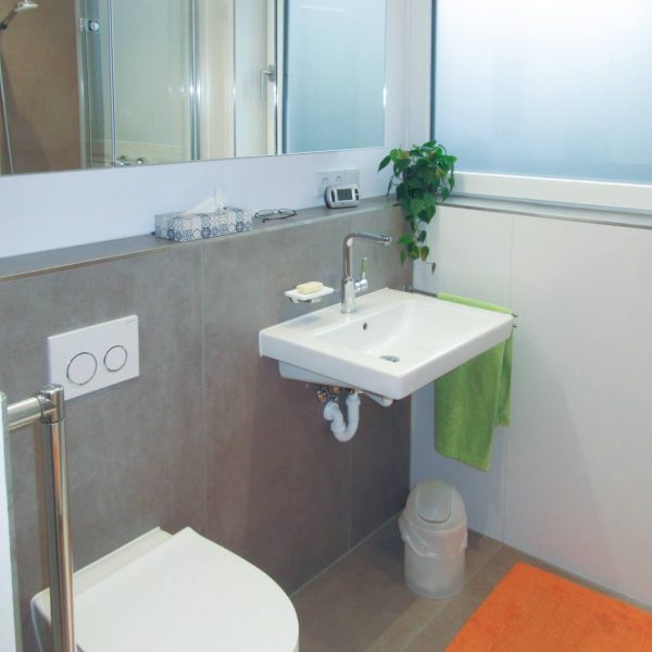 Barrierefreie Komplettbadsanierung und modernisierung Gäste WC in Jesingen 2